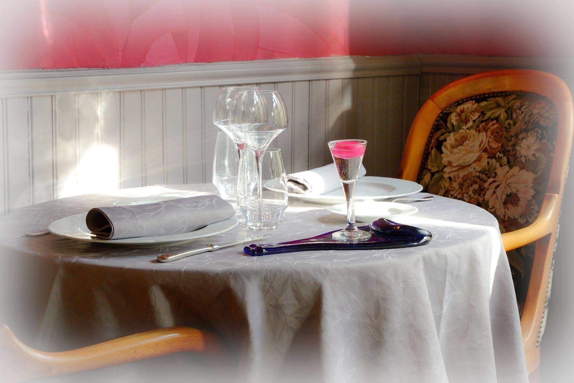 Logis Hotel Et Restaurant Du Dauphin Sees Luaran gambar