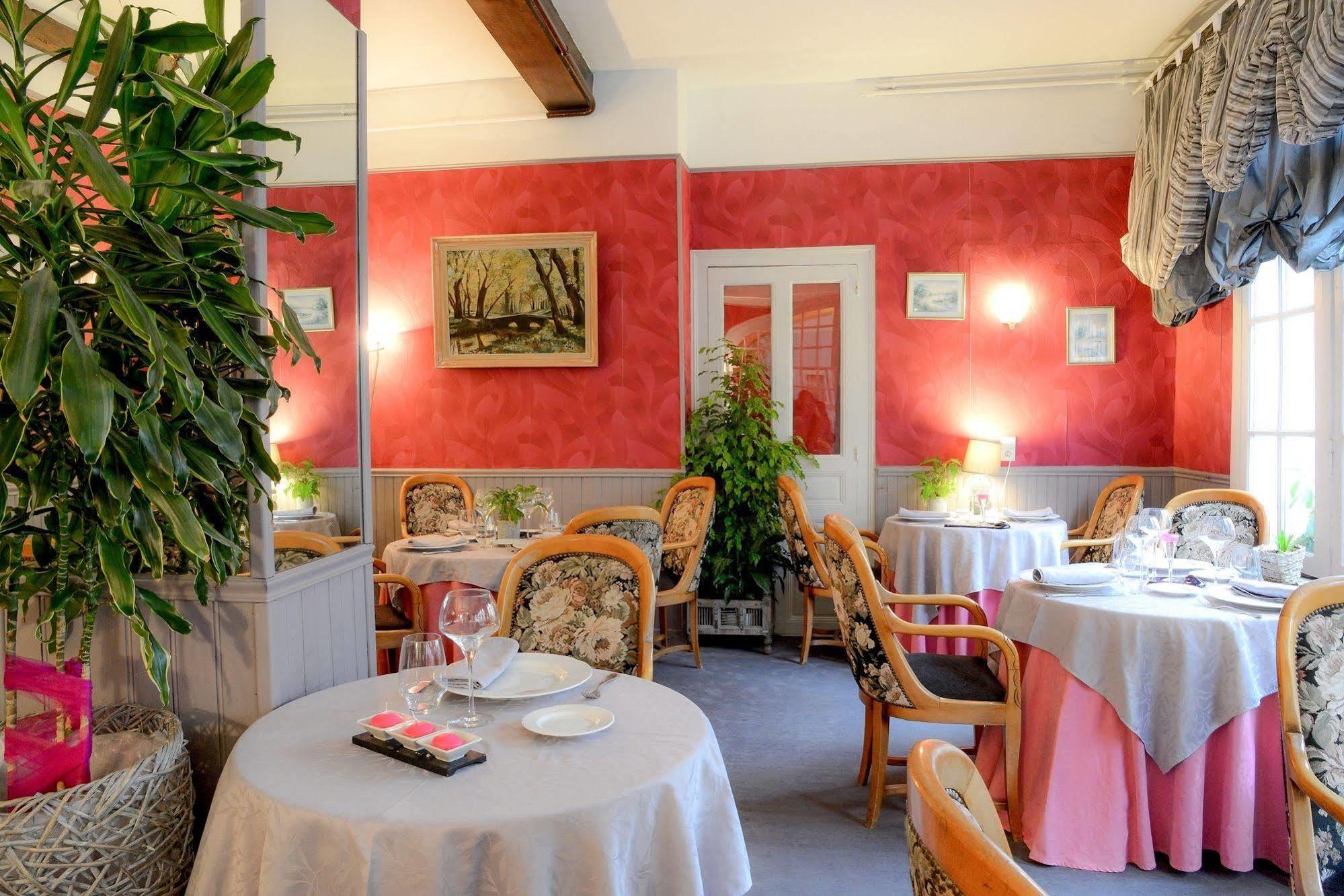Logis Hotel Et Restaurant Du Dauphin Sees Luaran gambar