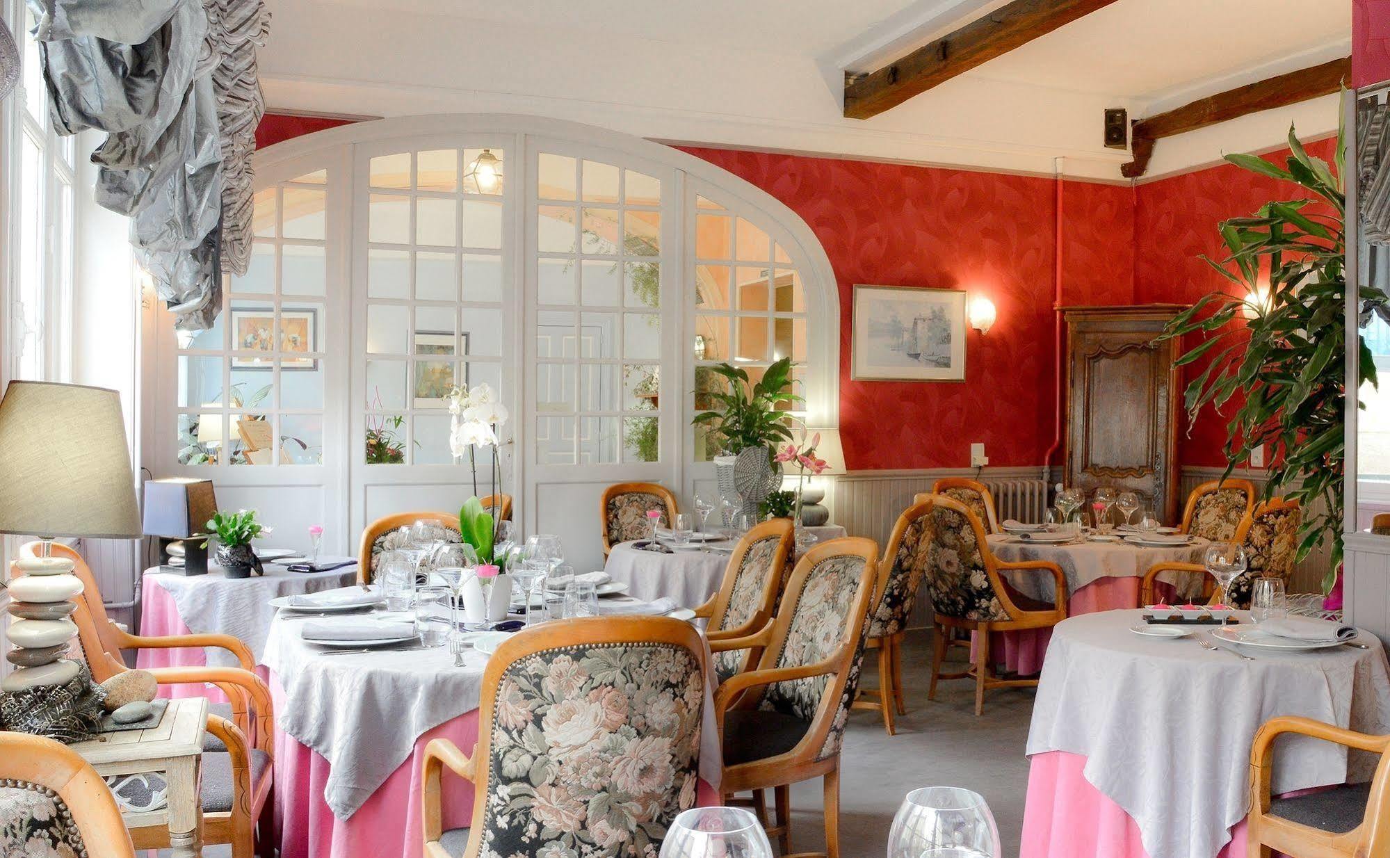 Logis Hotel Et Restaurant Du Dauphin Sees Luaran gambar
